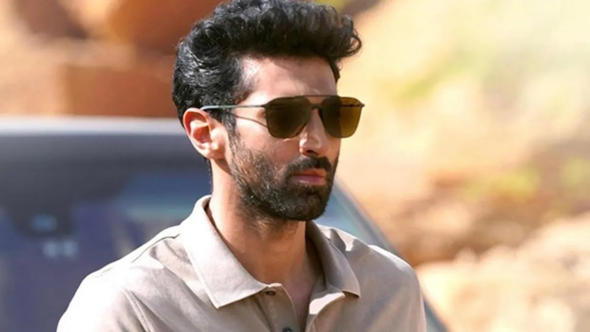 Woman ‘fan’ tries to interrupt into Aditya Roy Kapur’s Bandra residence, grievance filed