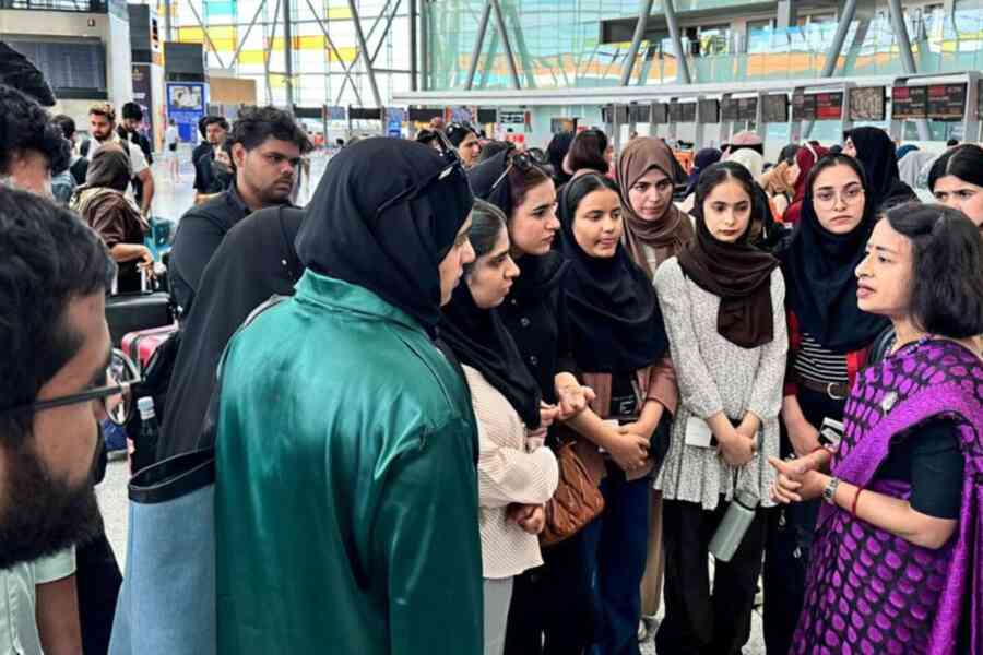 india-launches-op-sindhu-to-evacuate-nationals-from-iran;-first-flight-takes-off