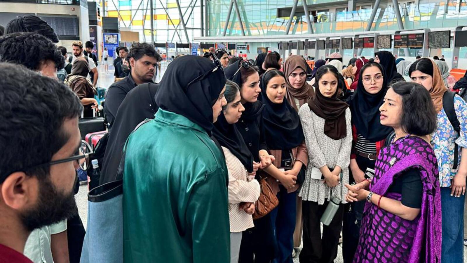 india-launches-op-sindhu-to-evacuate-nationals-from-iran;-first-flight-takes-off