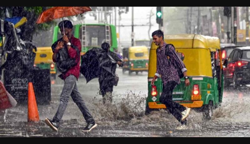 Heavy rains lash Kerala; IMD points orange alert in 7 districts, over 3,000 residents set for evacuation Kerala rain: IMD revises forecast, Orange alert in 2 districts ...