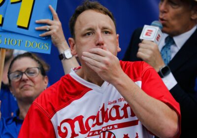 How much Joey Chestnut, hot dog champ, makes for competitive ...