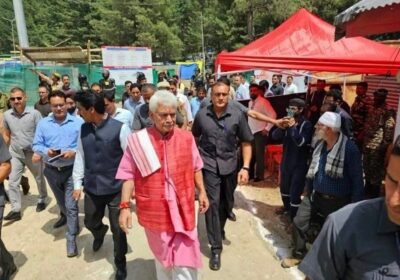 LG Sinha visits Nunwan base camp;Inaugurates foot over bridge ...