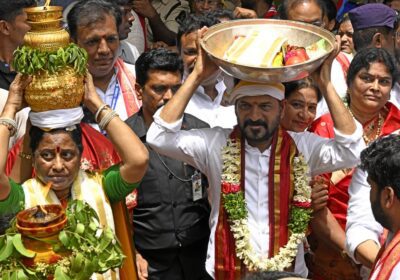 a-riot-of-color,-devotion-and-drumbeats:-bonalu-attracts-lakhs-to-ujjaini-mahankali-temple