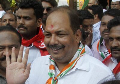 sambhaji-brigade-chief-pravin-gaikwad-manhandled-in-solapur-for-remarks-towards-swami-samarth