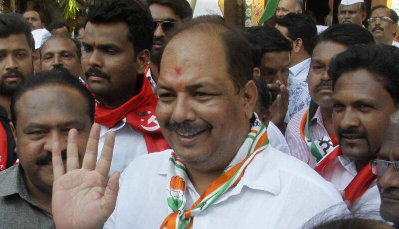 Sambhaji Brigade chief Pravin Gaikwad manhandled in Solapur for remarks towards Swami Samarth sambhaji-brigade-chief-pravin-gaikwad-manhandled-in-solapur-for-remarks-towards-swami-samarth