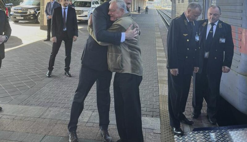 Trump envoy arrives in Kyiv as U.S. pledges Patriot missiles to Ukraine trump-envoy-arrives-in-kyiv-as-us.-pledges-patriot-missiles-to-ukraine