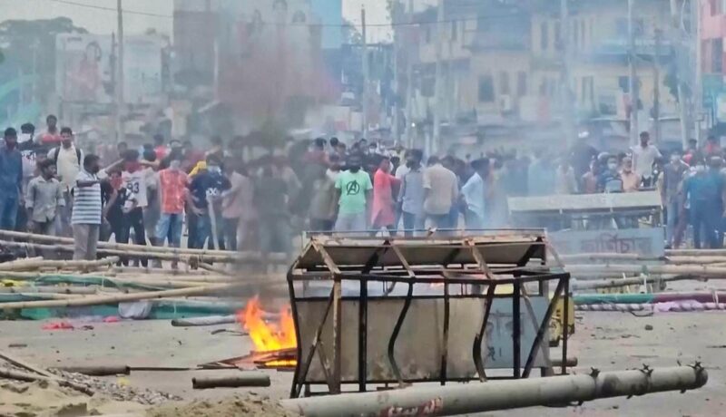 Bangladeshi forces conflict with supporters of ousted chief Sheikh Hasina, leaving a minimum of 4 lifeless bangladeshi-forces-conflict-with-supporters-of-ousted-chief-sheikh-hasina,-leaving-a-minimum-of-4-lifeless