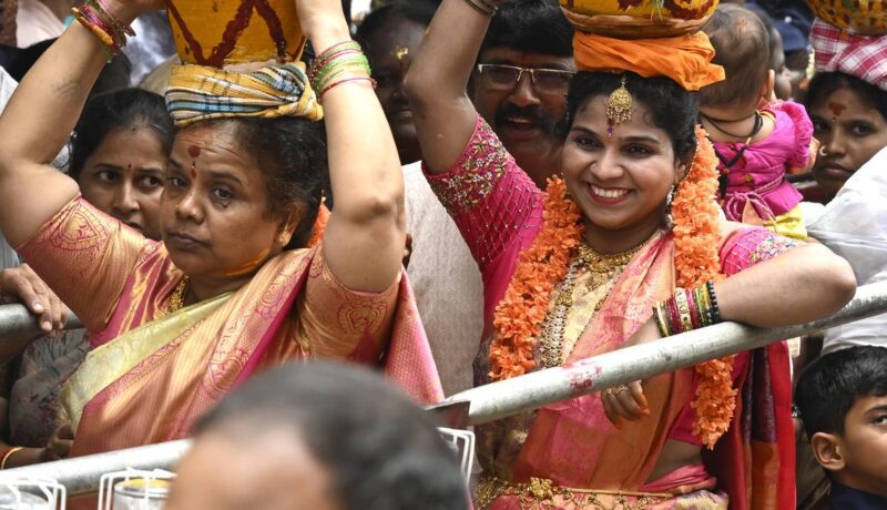 Bonalu transforms Lal Darwaza right into a spectacle of religion, color bonalu-transforms-lal-darwaza-right-into-a-spectacle-of-religion,-color