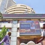 markets-finish-decrease;-hdfc-bank,-international-fund-outflows-drag