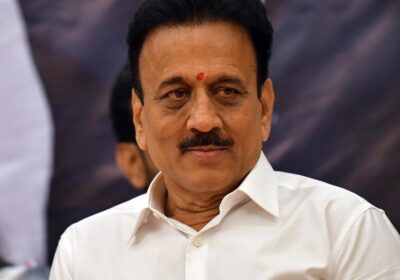 honey-lure-row:-bjp-minister-questions-sharad-pawar-and-eknath-khadses-reference-to-the-accused
