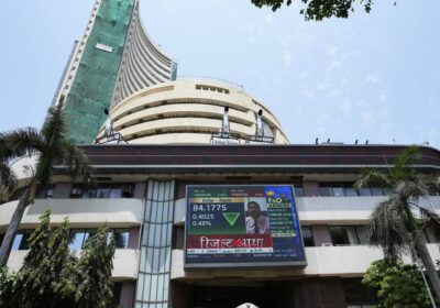 markets-fall-after-4-day-rally-dragged-by-financial-institution-shares;-sensex-drops-452-factors