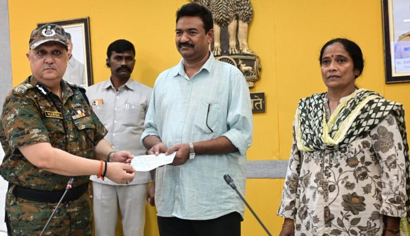 maoist-szcm,-east-bastar-division-in-charge-nagaraju,-his-spouse-aruna-surrendered-earlier-than-dgp-harish-kumar-gupta