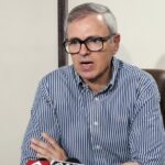cm-omar-abdullah-visits-household-of-gujjar-youth-killed-in-police-crossfire,-assures-justice