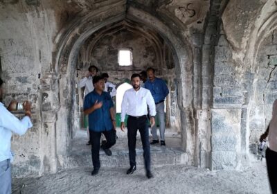 DC visits Raichur fort to assess infrastructure needed to attract ...