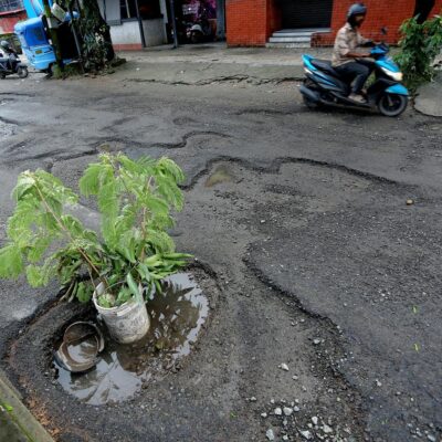 Pothole-riddled arterial roads make commute a nightmare for Kochiites Pothole-riddled arterial roads make commute a nightmare for ...