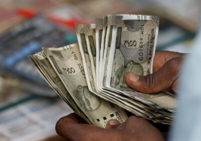 Rupee falls 18 paise to close at 85.94 against U.S. dollar - The Hindu
