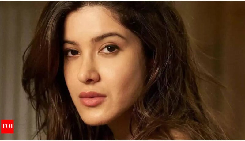 Shanaya Kapoor opens up about going through brutal social media trolling: ‘I actively search for unfavorable feedback’ Shanaya Kapoor on dealing with online trolling and harsh criticism ...